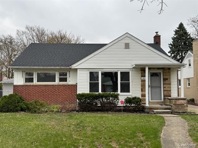 front view picture of 2031 Carlysle, Dearborn, MI. 48124