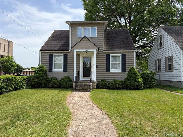 front view picture of 34503 Chestnut St, Wayne, MI. 48184
