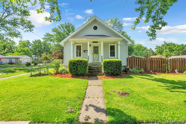 front view picture of 25605 Yale, Dearborn Heights, MI. 48125