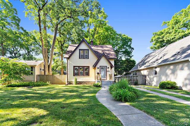 front view picture of 374 E Hazelhurst St, Ferndale, MI. 48220