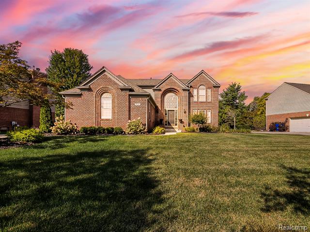front view picture of 48581 Greenwich Cir, Canton, MI. 48188