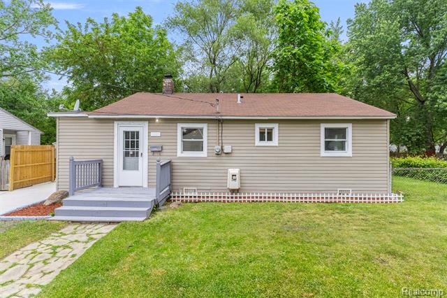 front view picture of 33420 Bentley, Westland, MI. 48186