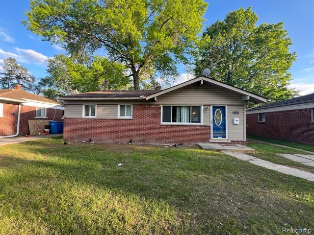 front view picture of 25475 Norfolk, Dearborn Heights, MI. 48125