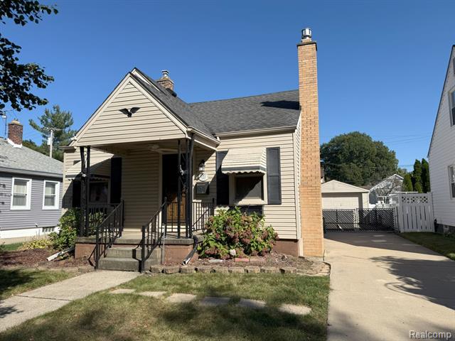 front view picture of 2943 Queen, Dearborn, MI. 48124