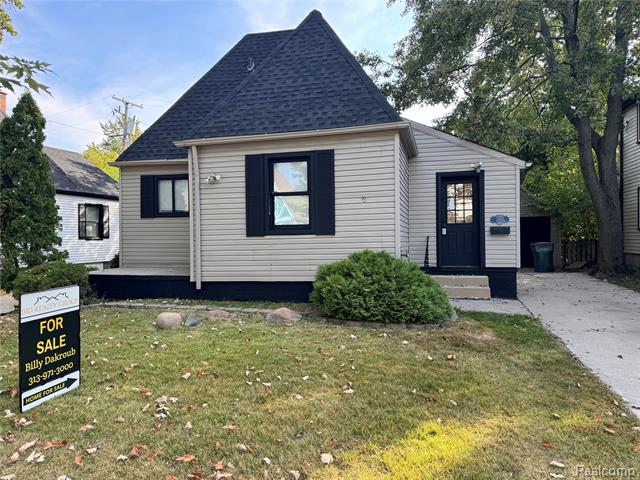 front view picture of 2705 Home Place, Dearborn, MI. 48124