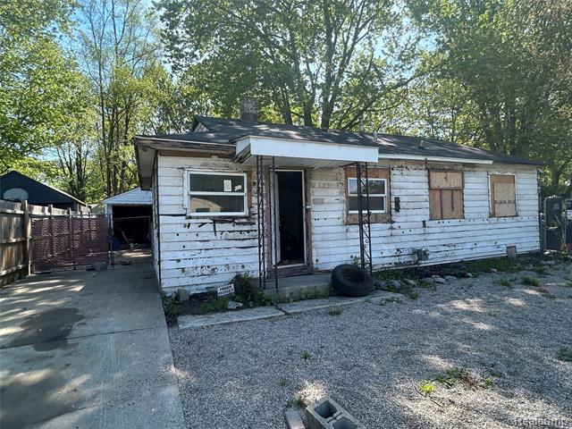 front view picture of 2625 Caledonia, Westland, MI. 48186