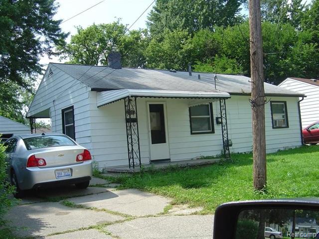 front view picture of 2610 Caledonia, Westland, MI. 48186