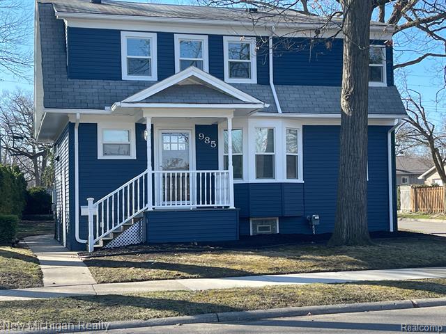 front view picture of 985 W Hazelhurst St, Ferndale, MI. 48220