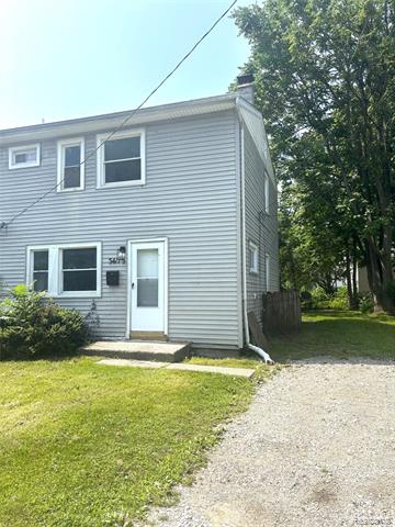 front view picture of 34111 Decatur, Westland, MI. 48186