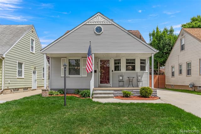 front view picture of 3035 Monroe, Dearborn, MI. 48124