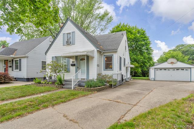 front view picture of 2734 Vassar, Dearborn, MI. 48124