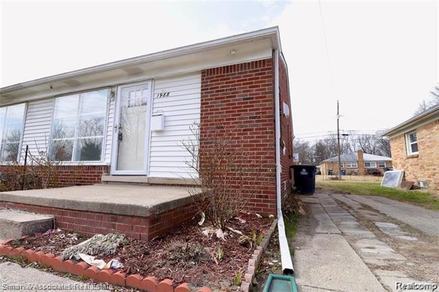 front view picture of 2439 Stieber, Westland, MI. 48186