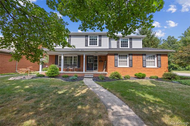front view picture of 1 Snow Ct, Dearborn, MI. 48124