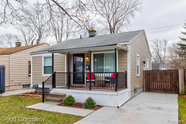 front view picture of 1760 E Hazelhurst St, Ferndale, MI. 48220