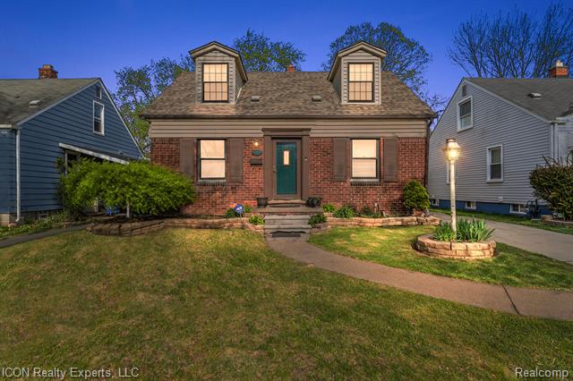 front view picture of 2923 Dudley, Dearborn, MI. 48124