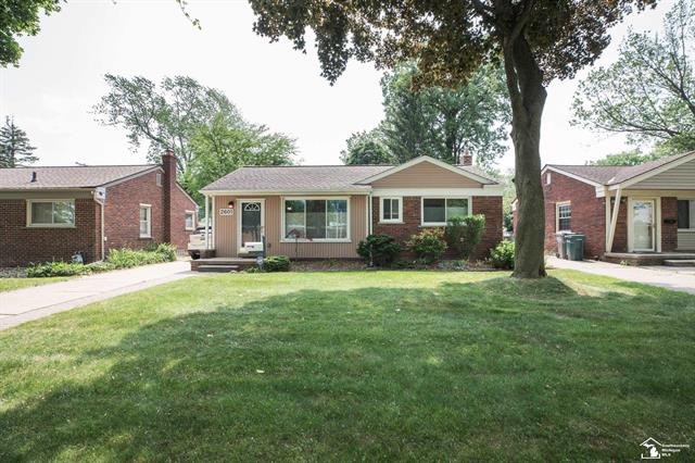 front view picture of 2601 Pelham, Dearborn, MI. 48124