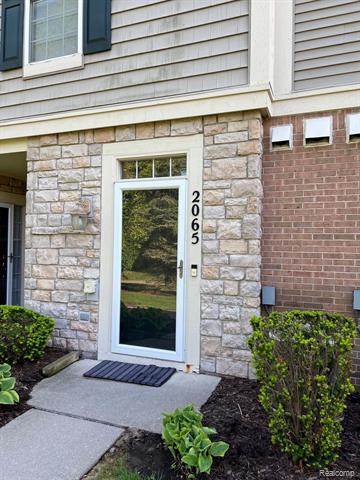 front view picture of 2065 Pinecroft, Canton, MI. 48188