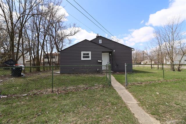 front view picture of 32463 Muskegon, Westland, MI. 48186