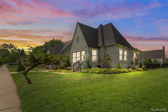 front view picture of 2746 Home Place, Dearborn, MI. 48124