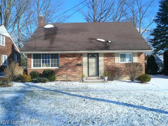 front view picture of 22686 Maple Ave, Farmington, MI. 48336