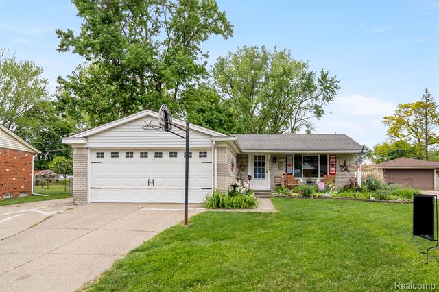 front view picture of 2135 Minerva, Westland, MI. 48186