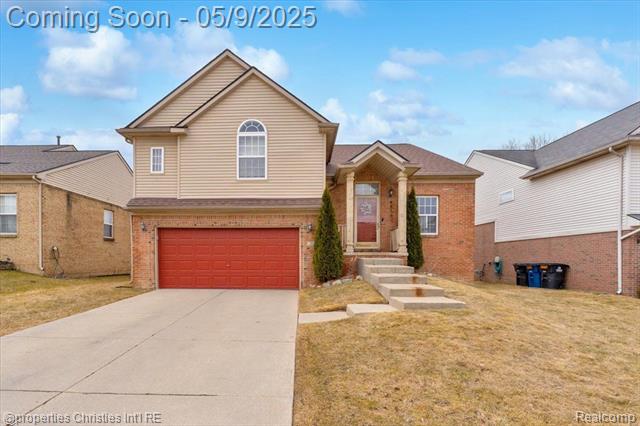 front view picture of 2028 Golfview Lane, Westland, MI. 48186