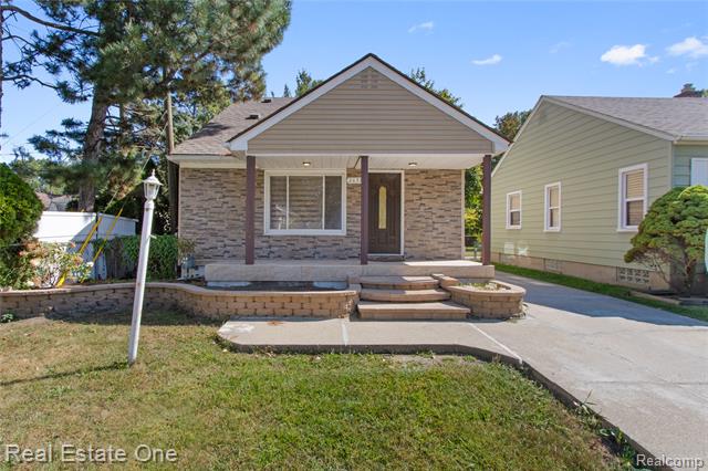 front view picture of 2631 Parker, Dearborn, MI. 48124