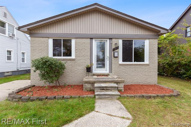 front view picture of 1517 Pearson St, Ferndale, MI. 48220