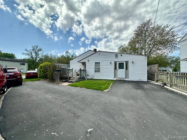 front view picture of 32222 Hillsdale, Westland, MI. 48186