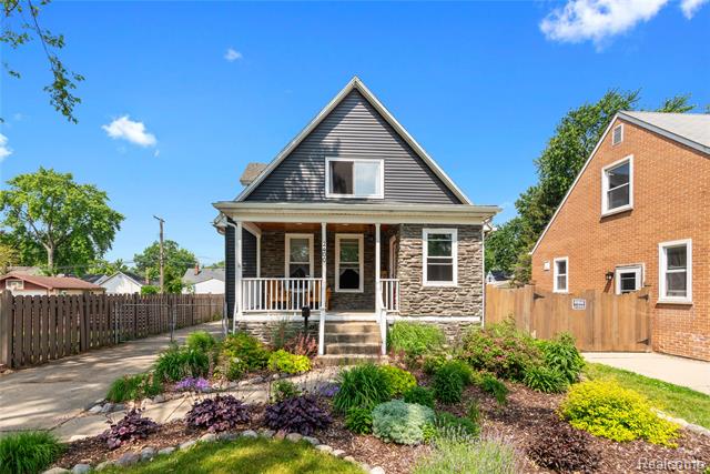 front view picture of 2400 Banner, Dearborn, MI. 48124