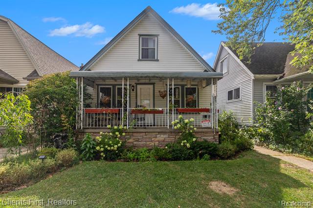 front view picture of 2721 Pardee, Dearborn, MI. 48124