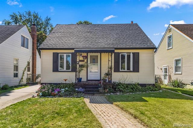 front view picture of 22949 Cleveland, Dearborn, MI. 48124