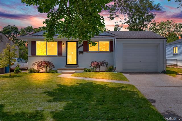front view picture of 1654 S Berry, Westland, MI. 48186