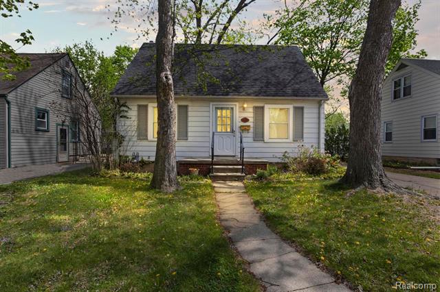 front view picture of 2211 Academy, Dearborn, MI. 48124