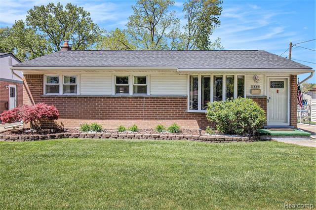 front view picture of 1534 Raymer, Westland, MI. 48186