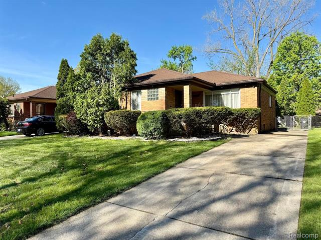 front view picture of 21911 Kenosha Ave, Oak Park, MI. 48237