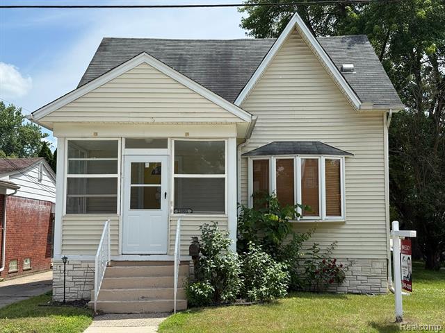 front view picture of 23901 Lloyd Ct, Dearborn, MI. 48124