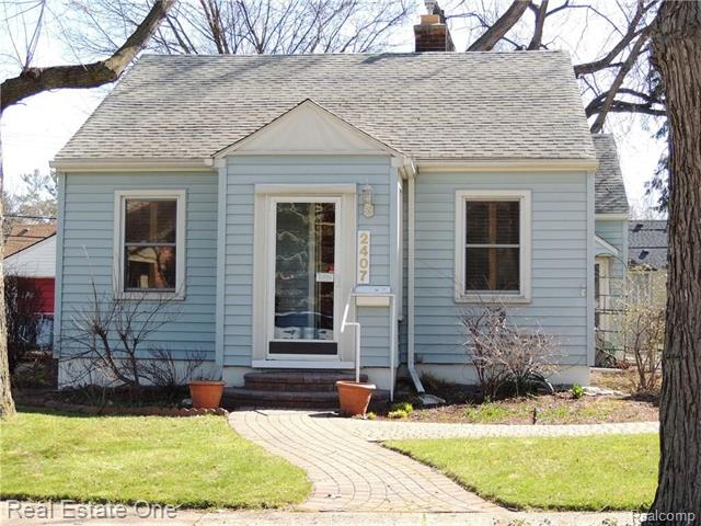 front view picture of 2407 Geneva, Dearborn, MI. 48124