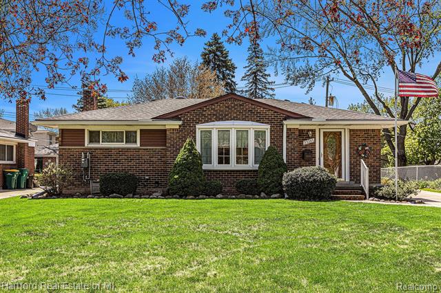 front view picture of 33265 Cloverdale Ave, Farmington, MI. 48336