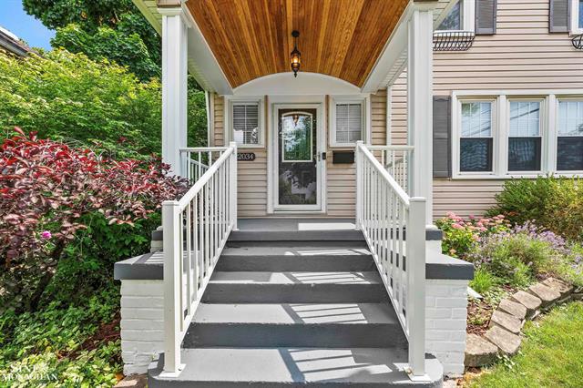 front view picture of 22034 Edison, Dearborn, MI. 48124