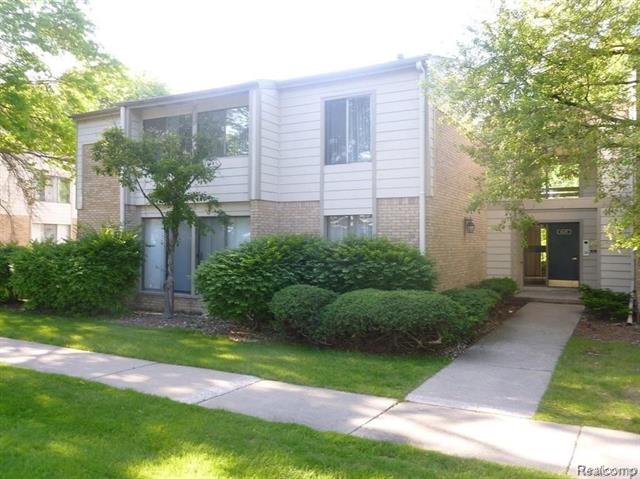 front view picture of 16150 N Park Dr, Southfield, MI. 48075