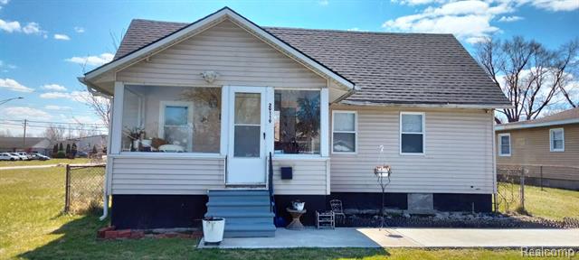 front view picture of 29119 Parkwood, Inkster, MI. 48141