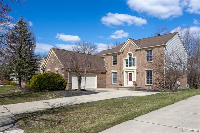 front view picture of 46523 Inverness, Canton, MI. 48188