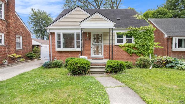 front view picture of 25695 Orchard, Dearborn Heights, MI. 48125