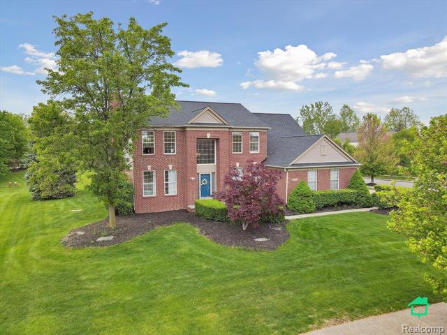 front view picture of 49110 Manhattan Cir, Canton, MI. 48188