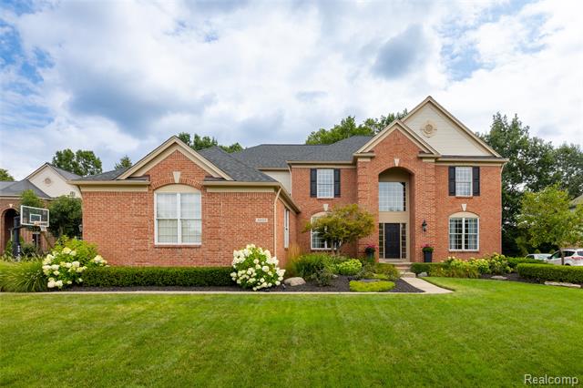 front view picture of 48510 Manhattan Cir, Canton, MI. 48188