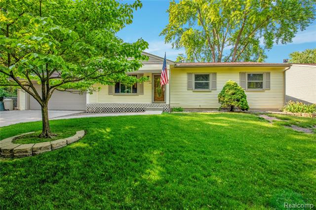 front view picture of 33722 Glen, Westland, MI. 48186