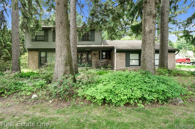 front view picture of 23229 Gilbar St, Novi, MI. 48375