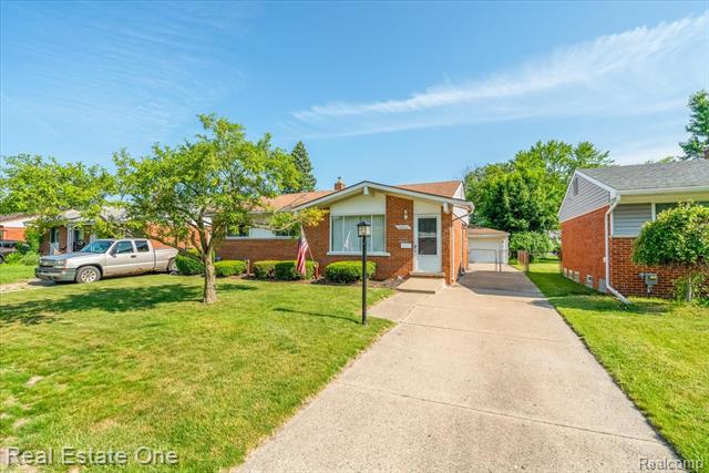 front view picture of 32622 Parkwood, Westland, MI. 48186