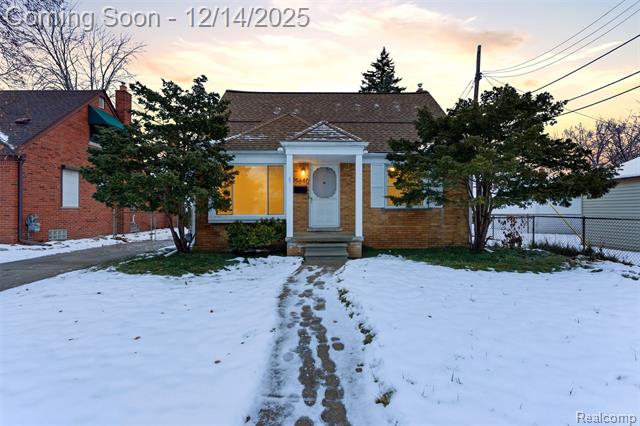 front view picture of 25640 West Hills, Dearborn Heights, MI. 48125